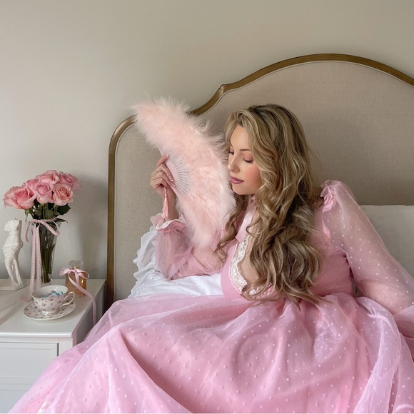 Meet your Posher, Britt - Picture 1 of 1